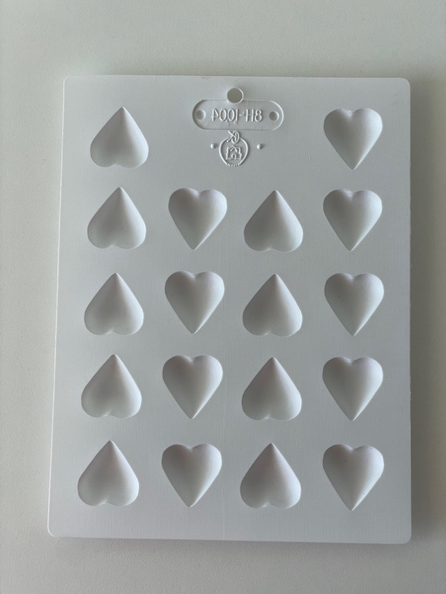 Chocolate molds plastic. Hearts. in Holiday, Event & Seasonal in City of Toronto