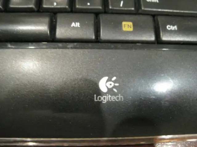 Black Logitech MK520 Wireless Keyboard and Laser Mouse Combo in Mice, Keyboards & Webcams in Kitchener / Waterloo - Image 4