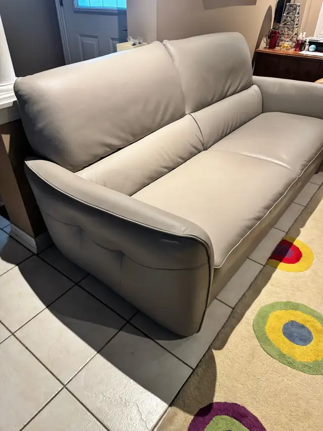Natuzzi Editions Leather Sofa in Couches & Futons in Markham / York Region - Image 3