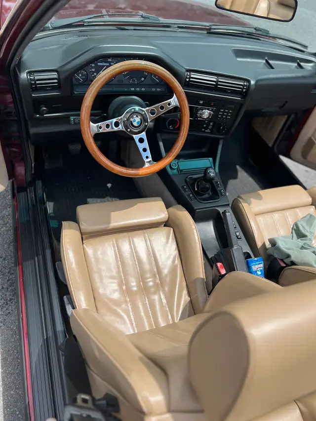 BMW E30 CONVERTIBLE 1991513988035777679361