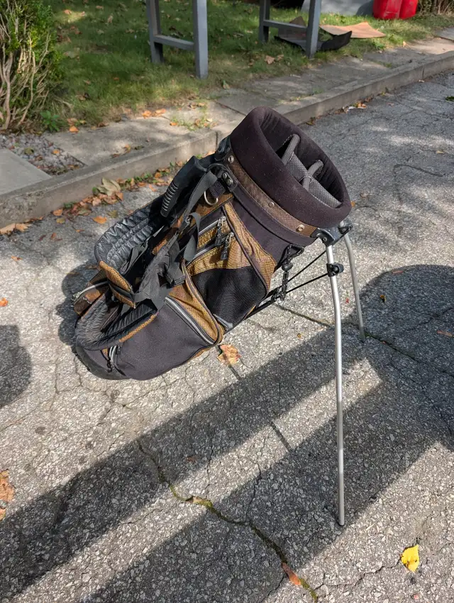 Tour Mission Stand Golf Bag - Brown and Black in Golf in Oakville / Halton Region - Image 5