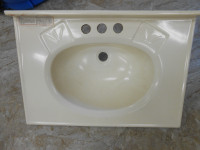 White 24" ceramic sink