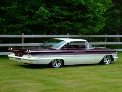 Canadian built 1960 pontiac parisienne 2 door hardtop.One year only body style.Have original documen...