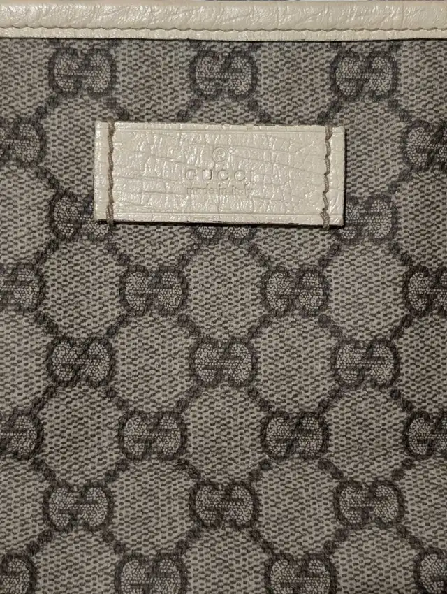 Gucci Canvas Tote Bag in Women's - Bags & Wallets in Mississauga / Peel Region - Image 4