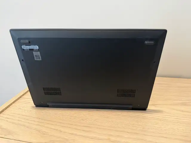 Lenovo ThinkPad X1 Carbon Gen 13 Aura Edition (Model 21NX00FRUS) in Laptops in City of Montréal - Image 6