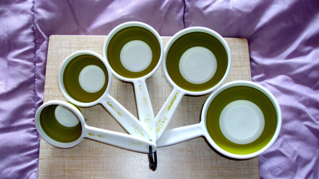 STARFRIT 5-PIECE COLLAPSIBLE MEASURING CUP SET in Kitchen & Dining Wares in Mississauga / Peel Region