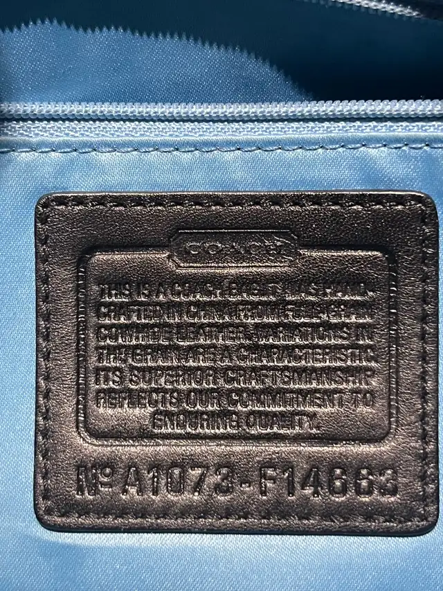 Black Vintage Coach Bag in Women's - Bags & Wallets in City of Toronto - Image 11