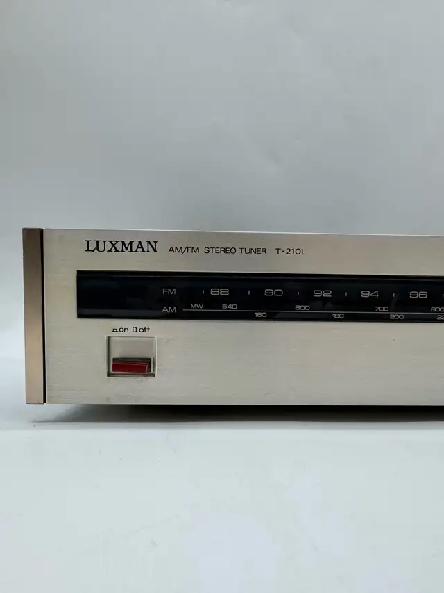 Luxman T-210L AM/FM Stereo Tuner Vintage Silver Tested Working  in Stereo Systems & Home Theatre in City of Toronto - Image 3