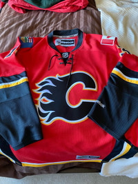 Calgary Flames Gaudreau Jersey Men’s Large