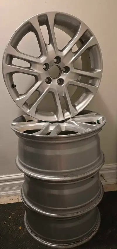 Very good condition. Some scratches on two of the rims. Rest like new. Updating with all individual...