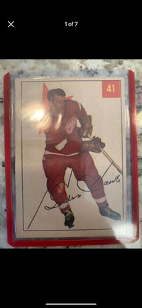 Vintage 1954-55 Parkurst Gordie Howe NHL hockey card 