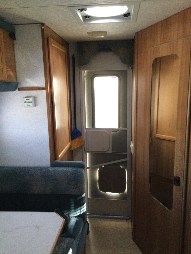 slide in 8’ camper in Travel Trailers & Campers in Sarnia - Image 4