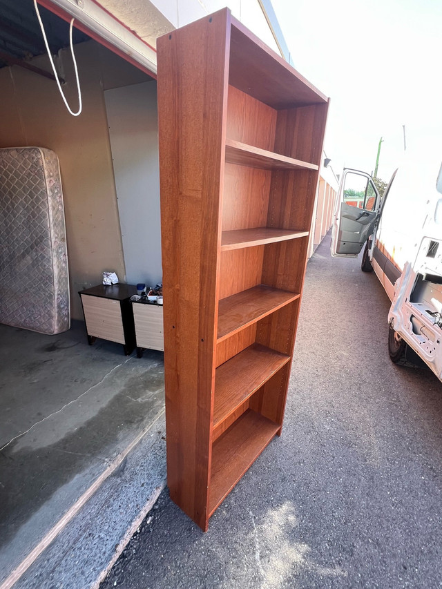 Free delivery Wooden Bookcase - Great Condition! in Bookcases & Shelving Units in City of Toronto - Image 2