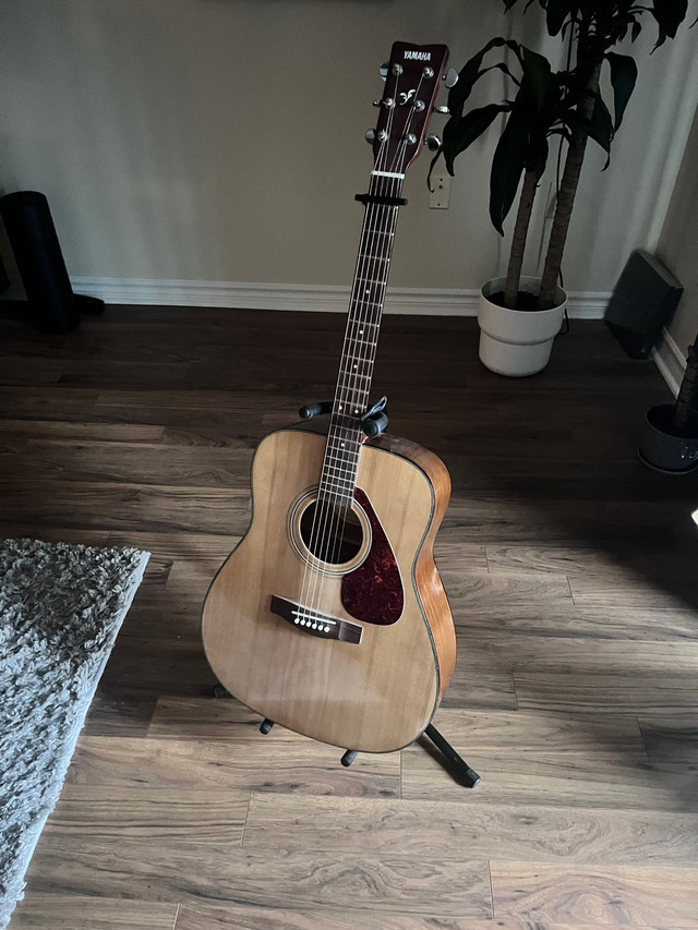 Acoustic Guitar Yamaha f325  in Guitars in City of Halifax - Image 3