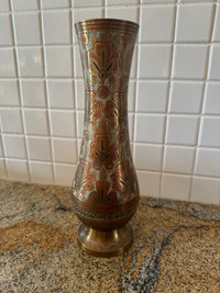 Vase vintage antique en laiton. Vintage brass vase. Aylmer