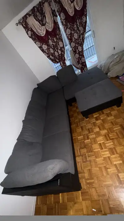 Sofa Sectionnel en L gris + ottoman – 5-6 places, View more