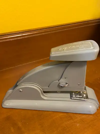 Vintage Swingline Speed Stapler No. 3 Retro Art Deco Style Grey. This is 4" x 6", working condition,...