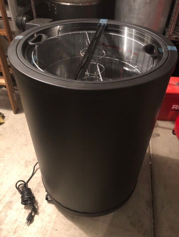 IDWG77 Black Barrel Beverage Cooler/Fridge (free delivery