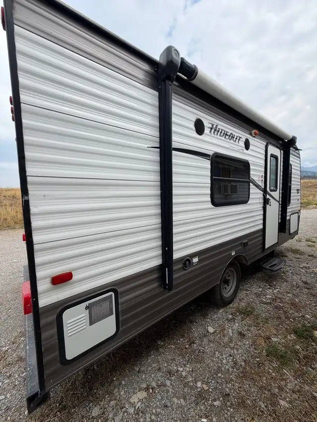 2015 Keystone Hideout 17ft in Travel Trailers & Campers in Cranbrook - Image 4