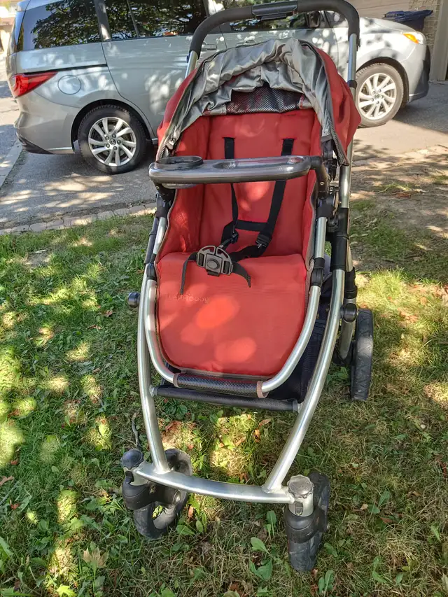 Uppababy Vista Stroller with Bassinet - Clean, Perfect Condition in Strollers, Carriers & Car Seats in City of Toronto - Image 5