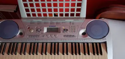 Yamaha keyboard PSR-275, View more