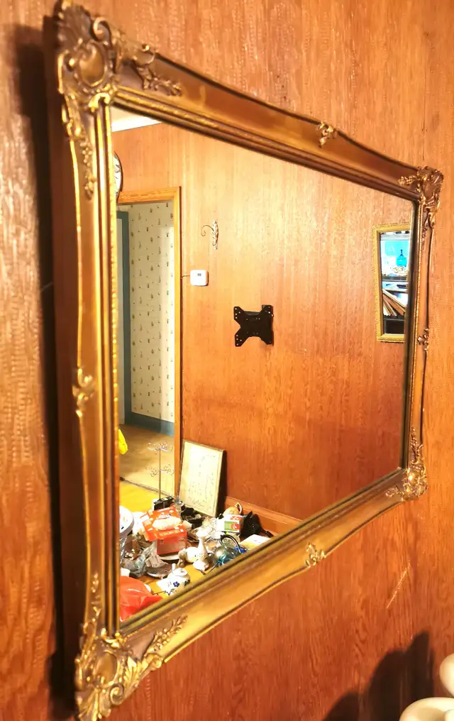 Mirror Wood Guilded with Bronze and Gold Tones Vintage 1977 Made in Home Décor & Accents in Markham / York Region - Image 3