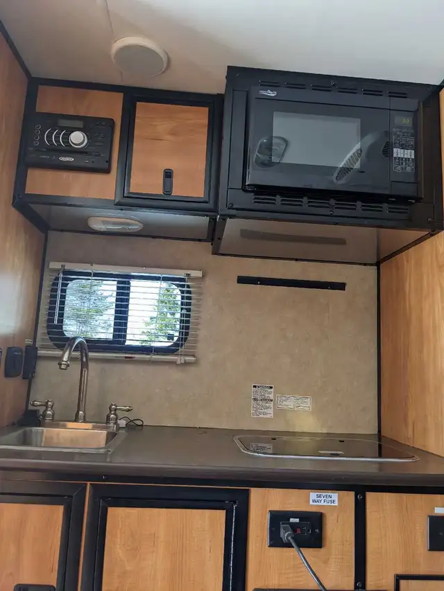Campeur Porté 2016 Camp Lite 8.5 TC boîte 6.5 pi et camion ford in RVs & Motorhomes in Saguenay - Image 9