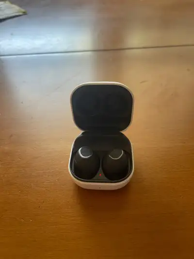Like new Samsung Galaxy Buds FE with charging cord