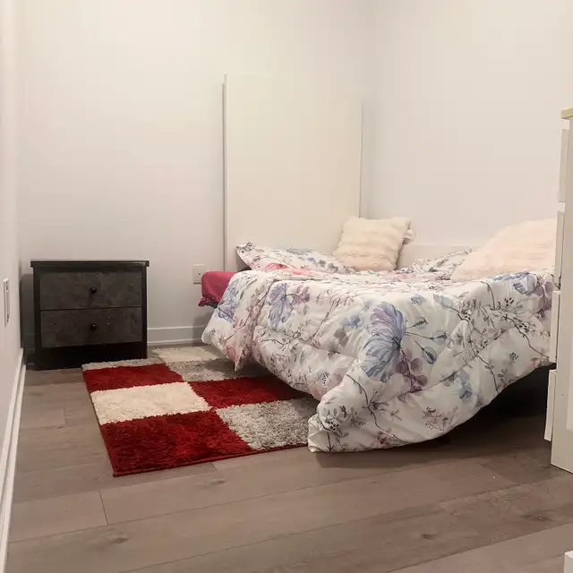 Room for rent/short stay near TTC subway/GO bus Vaughan.