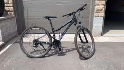 Black/Purple Aluminum Frame Hardtail suspension (75mm) 26” Wheels with rim brakes 24 Speed drivetrai...