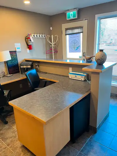 Self contained, Ground level unit with parking immediately outside. Private entrance into the front...