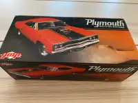 1:18 Diecast Plymouth Heads Up 1970 Road Runner BRAND NEW