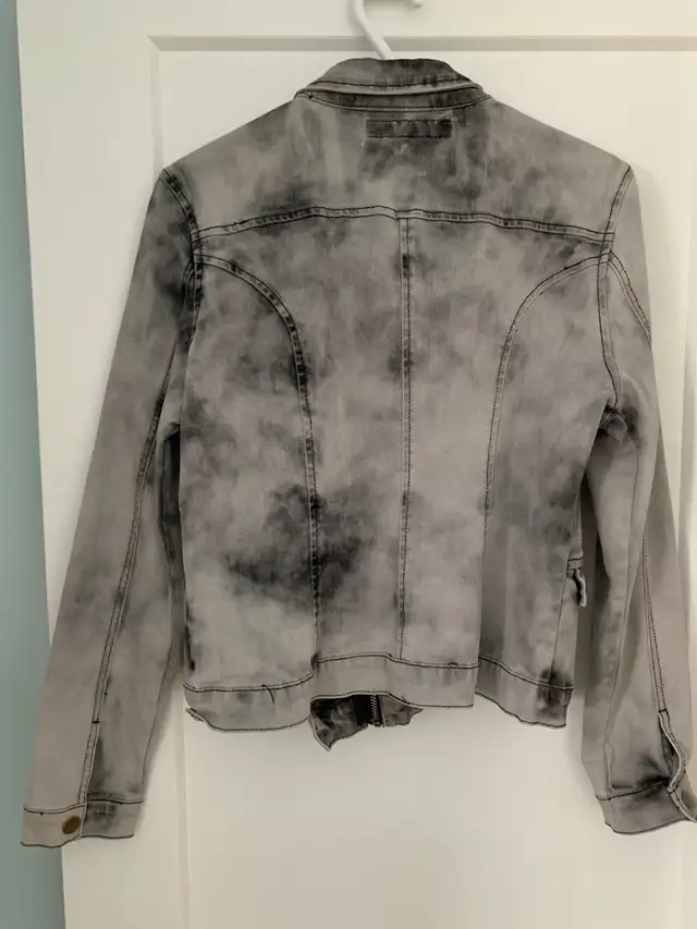 Women’s Jean Jacket in Women's - Tops & Outerwear in Guelph - Image 6