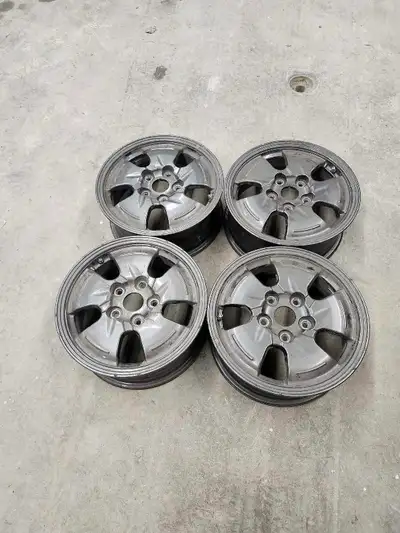 15 inch alloy wheels. Hyundai OEM from an Ioniq, but will fit other cars. 5 x 114.3 mm bolt pattern....
