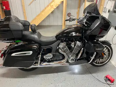 2022 pursuit premium ltd excellent condition accessories include heated/cooled seat, Klock windshiel...