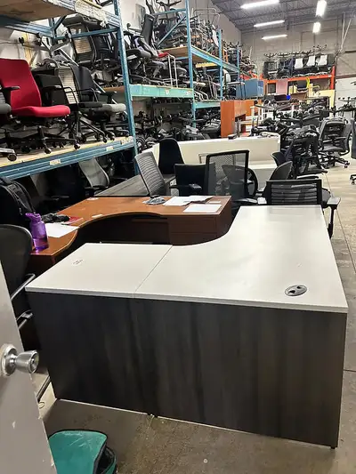 L-Shape Desk Condition: Brand New Dimension: 60x60x30 Quantity: 500 In Stock Made by Buro(Canada) Ma...