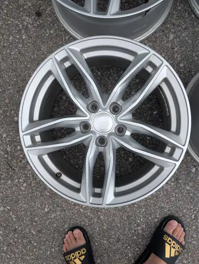 Fits VW/Audi, comes with required spacers.
