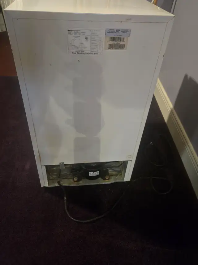 Bar Fridge Darby in Refrigerators in City of Halifax - Image 5