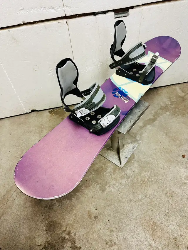 24 seven snowboard 133 cm with 24 seven bindings  in Snowboard in Markham / York Region - Image 3