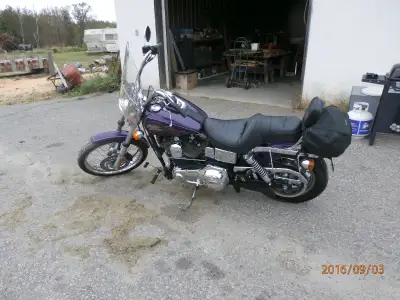 2001 Dyna Wide Glide....immaculate condition....22.700 kms.....stored and covered inside winter and...