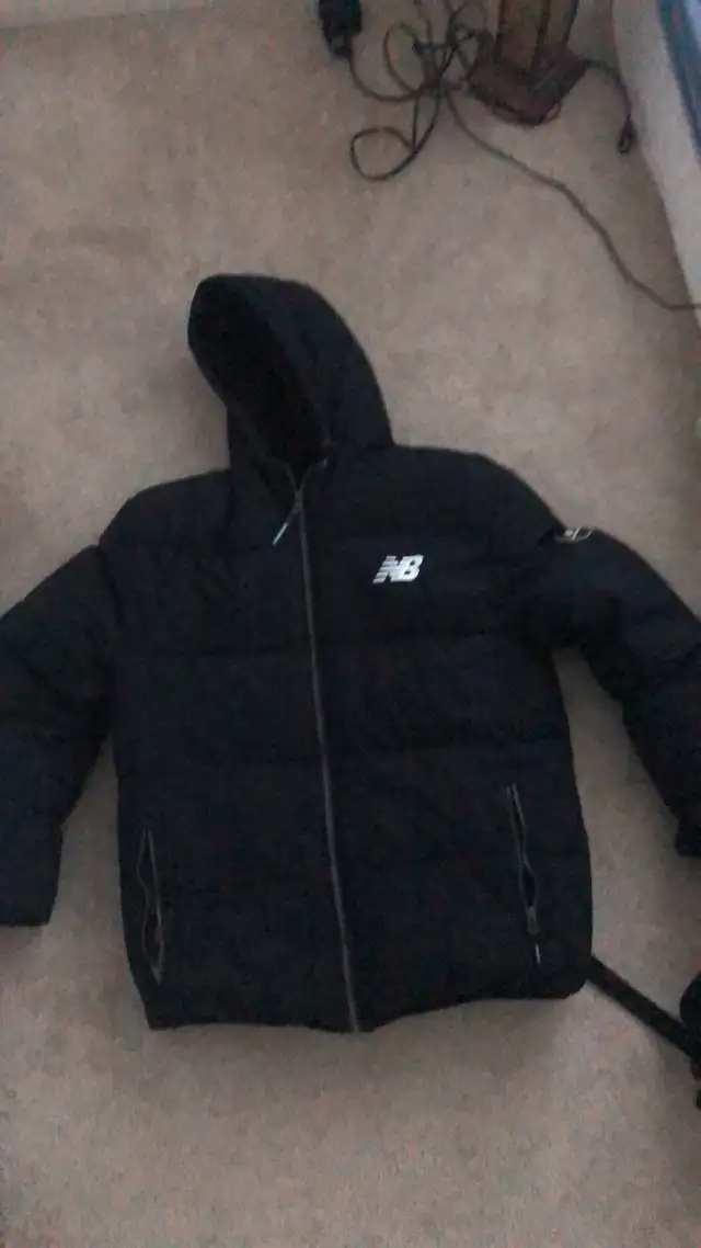 New balance winter puffer jacket in Men's in Kitchener / Waterloo - Image 5