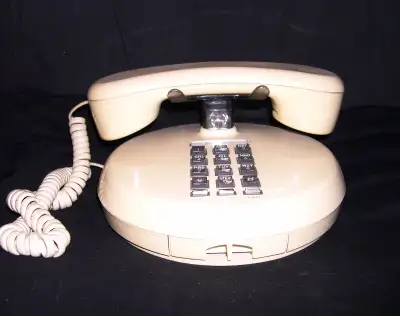 Téléphone des années '70s, View more