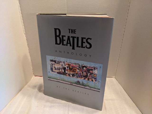 Livre "The Beatles Anthology" dans Art et objets de collection  à Ville de Montréal