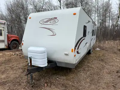 2008 Trail Lite FS Edition TL-30RK I am a journeyman carpenter and fully went through this trailer f...