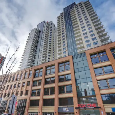 Rare 2 Bed 2 Bath Downtown Condo – w/Large Private Balcony
