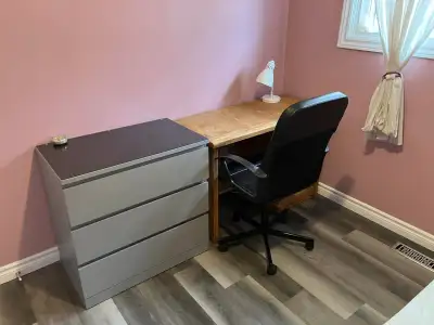 2 single rooms for rent only for girls sharing with other two girl house mates. Close to Conestoga,...