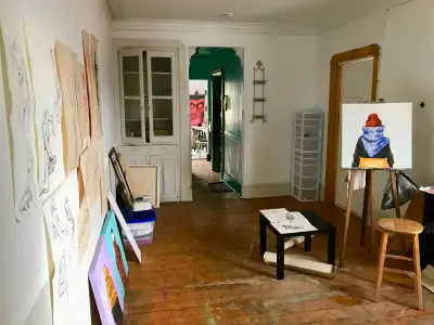 L'atelier est situé au 5146 Degaspé Atelier d'artiste à louer au mois avec fenêtre. Sur la rue degas...