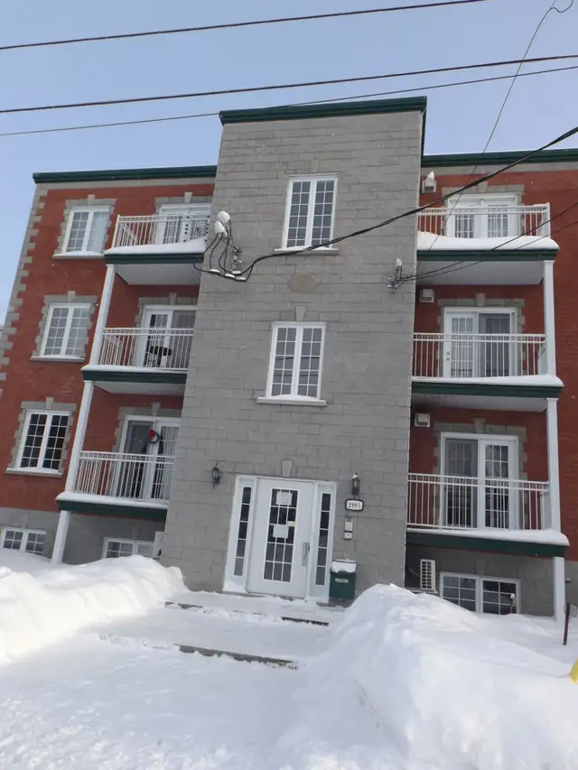 Jolie 3 1/2  semi-meublé à louer près Fac.Médecine Vet.