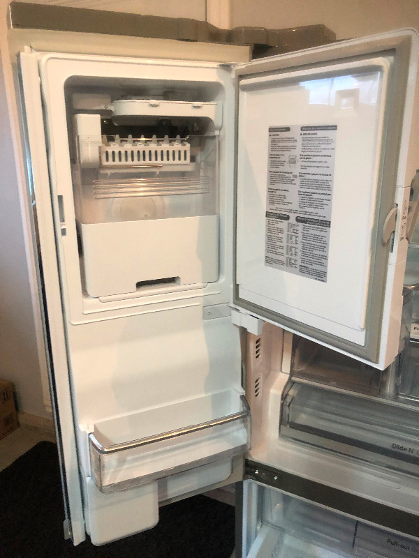 Stainless steel refrigerator 36 inches, cold water dispenser,ice in Refrigerators in Sault Ste. Marie - Image 3