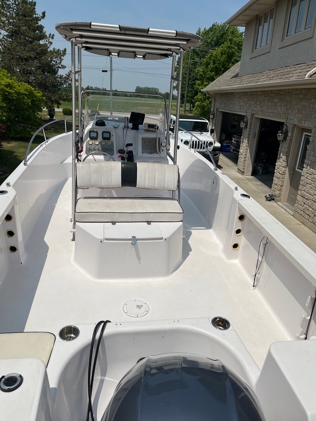 22 ft Proline center console 200 hp Yamaha 4 stroke Powerboats